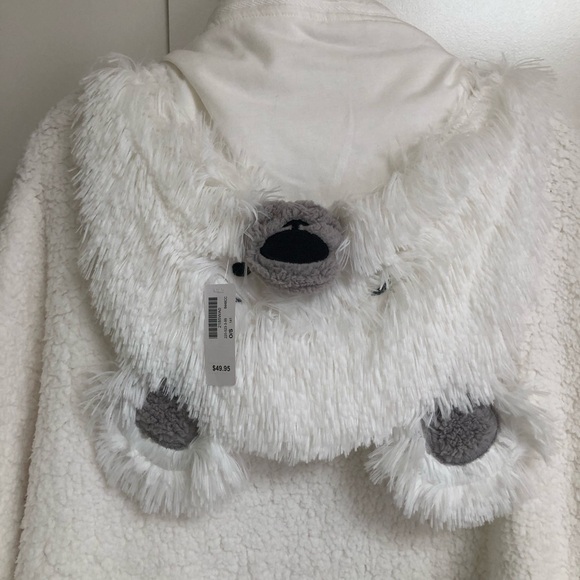 La Vie En Rose Polar Bear Shawl or Wrap NWT - Picture 9 of 16